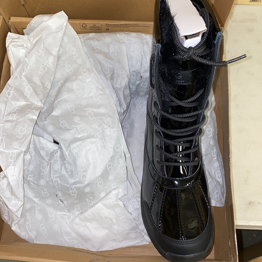 UGG Women's Adirondack Boot Iii Patent Snow - Picture 3 of 4